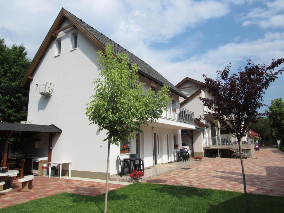 Csilla Apartman Hajdúszoboszló Exterior foto